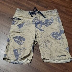 Patagonia Men's Floral Tan and Gray Board Shorts